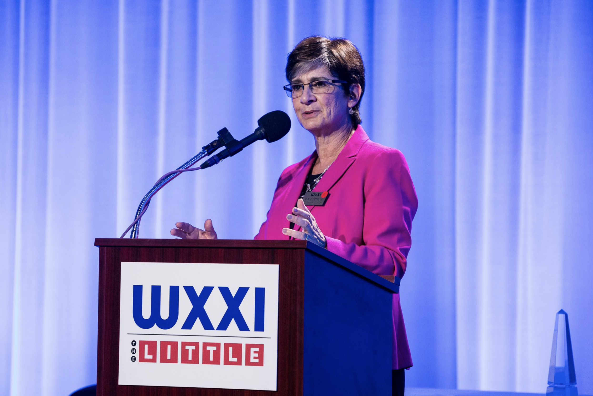Ann Costello Accepts WXXI Associates Award for 2018